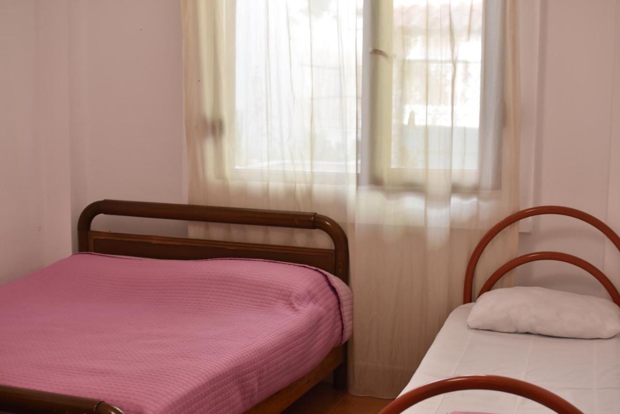 Private Apartment At Guest House Hektor & Aferdita Vlorë Extérieur photo